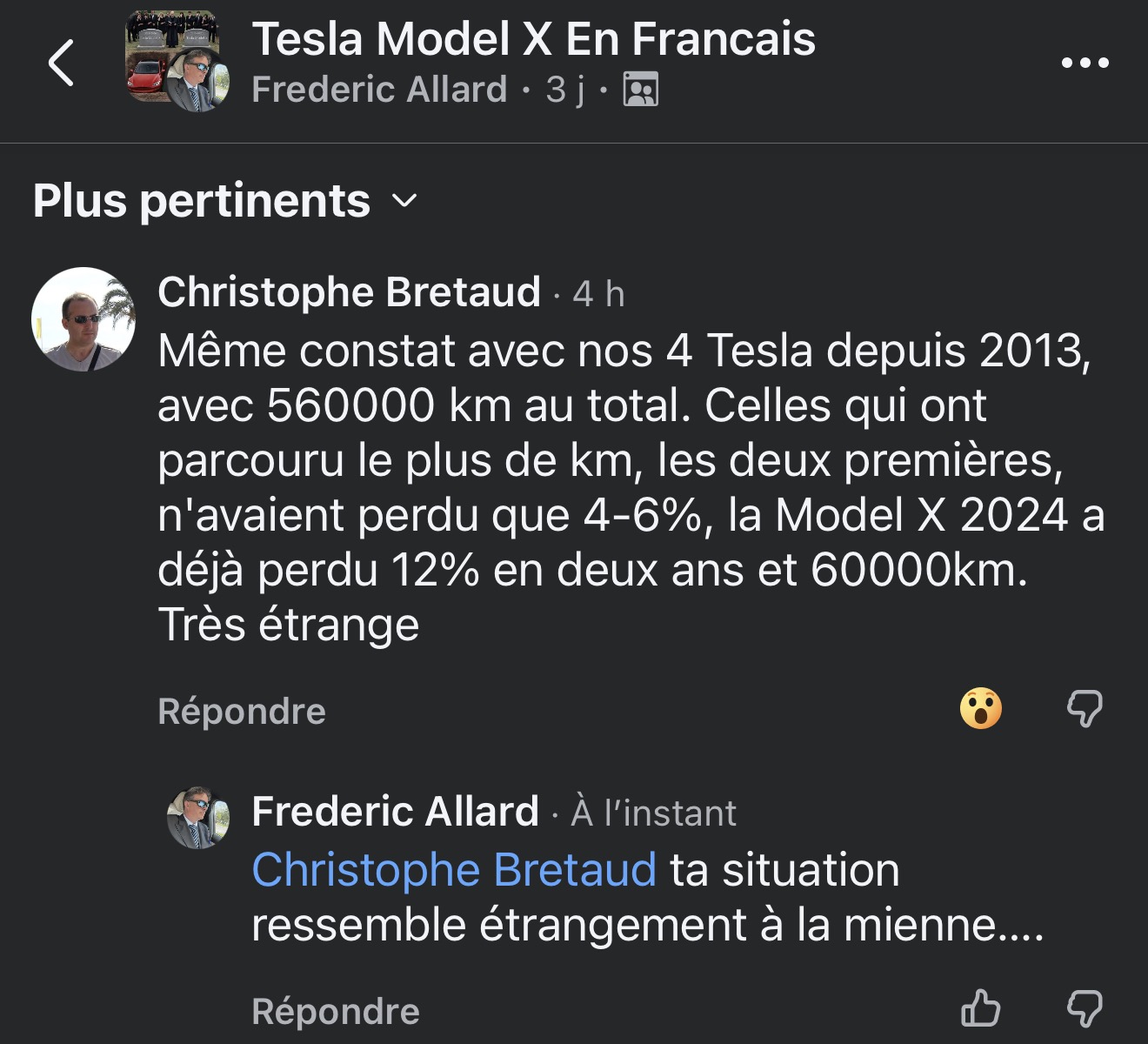 Capture d'écran d'un commentaire Facebook dans le groupe Tesla Model X En Francais. Christophe Bretaud écrit : même constat avec nos 4 Tesla depuis 2013, avec 560 000 km au total. Celles qui ont parcouru le plus de km, les deux premières, n'avaient perdu que 4 à 6 %, la Model X 2024 a déjà perdu 12 % en deux ans et 60 000 km. Très étrange. Réponse de Frédéric Allard : ta situation ressemble étrangement à la mienne.